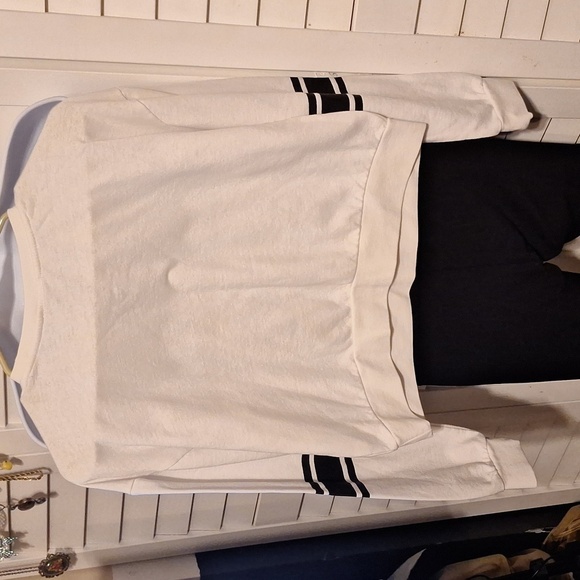 Friends crop top sweatshirt Sz XS 18"x18" EC - Picture 3 of 3